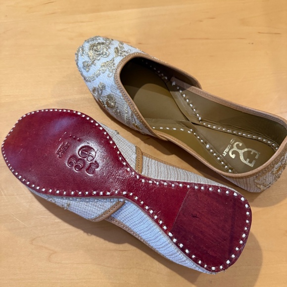 Handcrafted Jutis - Picture 4 of 6